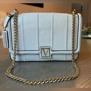 Victoria's Secret White Shoulder Bag with Gold Chain
VS 2021 Collection